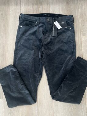 Banana Republic women’s Black Corduroy Pants mid rise skinny pants, size 29 BNWT